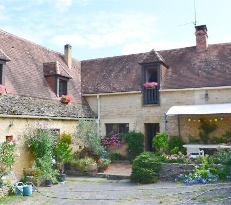 Halte Aux Places Marcillac-Saint-Quentin Exterior foto